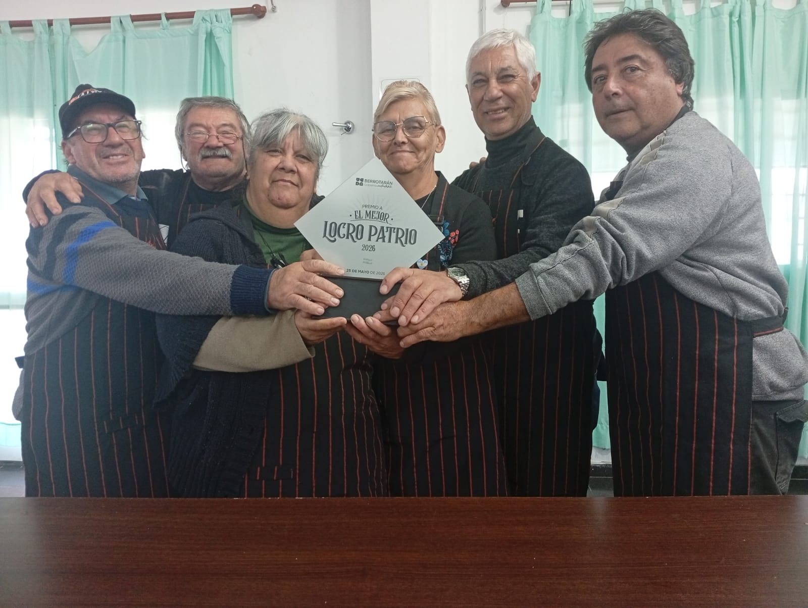 EL  BARRIO MUNICIPAL SE CONSAGRÓ CON EL MEJOR LOCRO PATRIO 